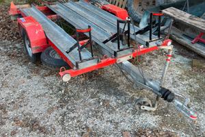 Carrello targato attrezzature sportive turistiche