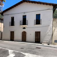 Casa indipendente con giardino