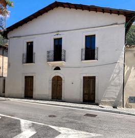 Casa indipendente con giardino