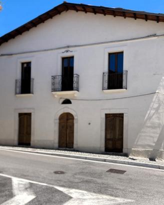 Casa indipendente con giardino