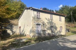 Rustico / Casale di 130 m² con 5 locali e box auto