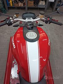 ducati Monster 1100 evo