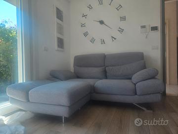 divano con sceslong separata