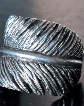 Anello piuma Clamor   in argento brunito