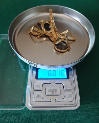 Collana con monwte antiche