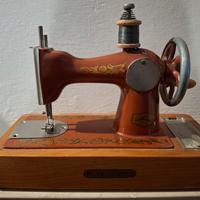 Piccola macchina da cucire vintage 