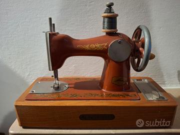 Piccola macchina da cucire vintage 