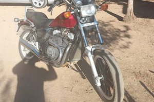 Moto Honda VT 500 custom