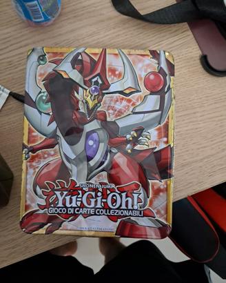 box carte yugio con carte dragon ball dentro