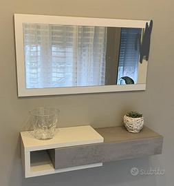 saletta ingresso con specchio