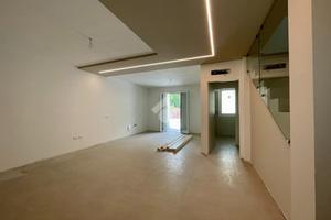 PORZIONE DI TRIFAMILIARE A LORIA