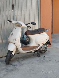 Vespa 125 et4