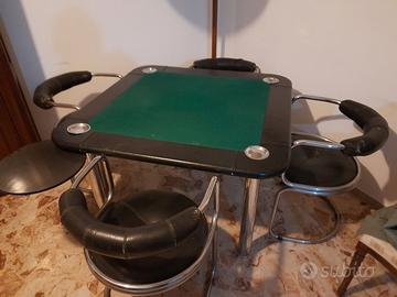 Tavolo da gioco con poltrone