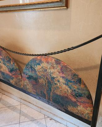 letto in ferro battuto con testiera in tessuto