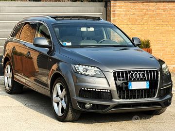 Audi Q7 3.0TDi 4x4 245cv-S-line-Tetto,Navi,Pele,Le