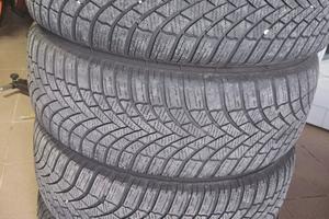4  gomme invernali complete di cerchi Taigo Rline