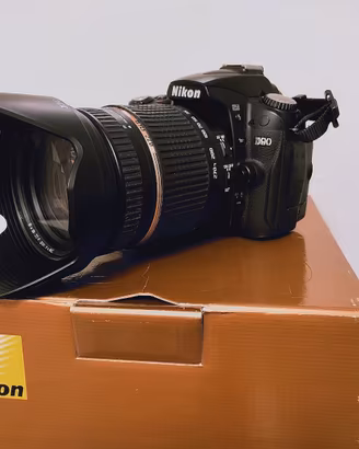 Nikon D90 + Tamron 18/270mm - solo 25000 scatti
