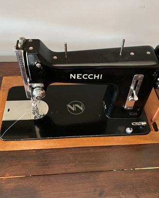 macchina per cucire necchi