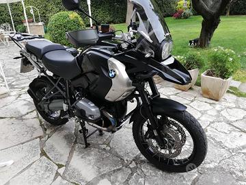 BMW 1200 triple black