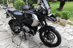 BMW 1200 triple black