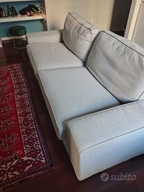 Divano Ikea grigio chiaro tre posti