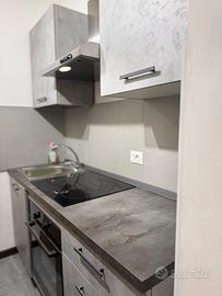 Camera matrimoniale con bagno privato e cucina