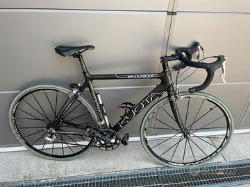 Bici da strada in carbonio