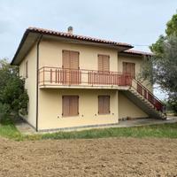 Casa indipendente a Ostra Vetere (AN) con terreno