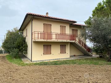 Casa indipendente a Ostra Vetere (AN) con terreno