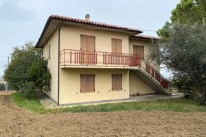 Casa indipendente a Ostra Vetere (AN) con terreno