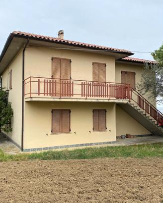 Casa indipendente a Ostra Vetere (AN) con terreno