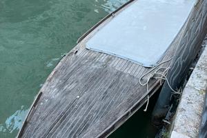Barca in legno ed Evinrude 30 e-tec
