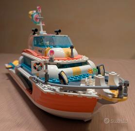 Barca Lego, "ricercatori di balene"