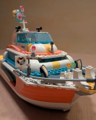 Barca Lego, "ricercatori di balene"