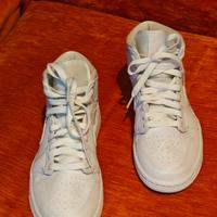 Nike Air Jordan Mid 1 