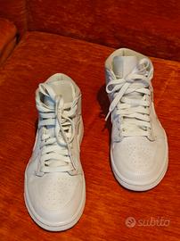 Nike Air Jordan Mid 1 