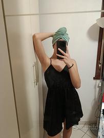 Vestitino nero a tutina ampio effetto gonna