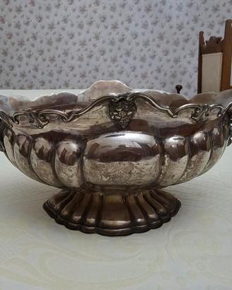 vassoio con alzata in argento 800. Gr. 640.