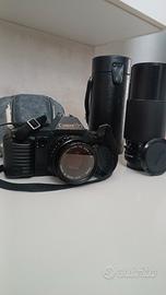 Canon analogica con due obbiettivi vintage