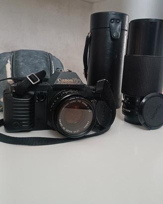 Canon analogica con due obbiettivi vintage