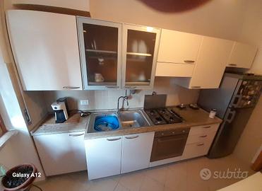 Cucina  con Top in marmo 