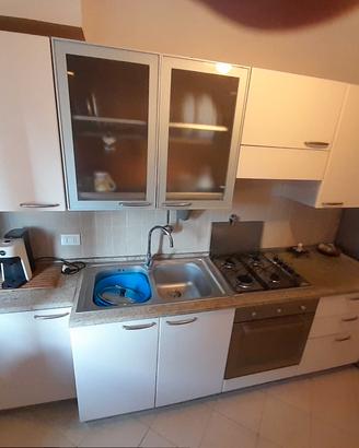 Cucina  con Top in marmo 