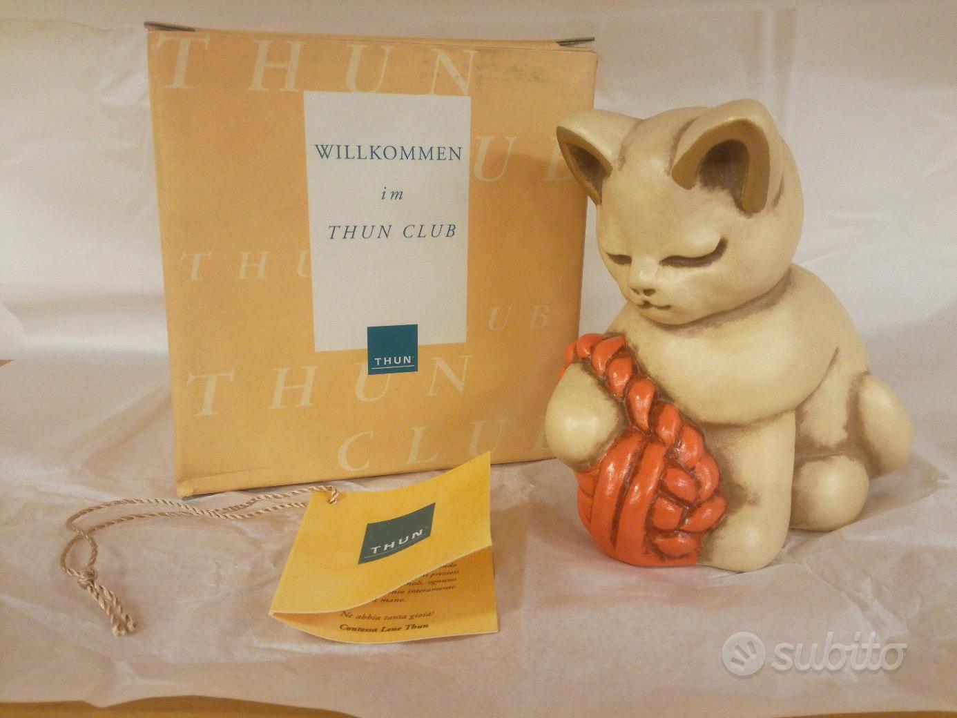 Gatto con gomitolo Thun Club Collection