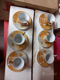 Servizio di 6 tazzine in oro zecchino