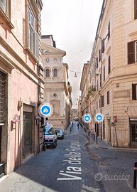 Roma centro spazioso molocale arredato