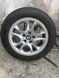 4 cerchi in lega compresso delle gomme nuove