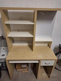 scrivania piccola con scomparsa per pc ikea