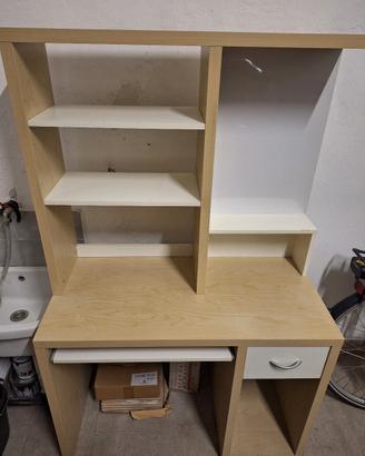 scrivania piccola con scomparsa per pc ikea