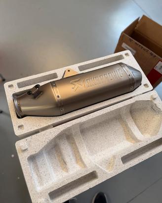 AKRAPOVIC 690 Enduro SMC-R dal 2026