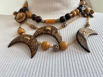Collana unica fatta a mano con perline di legno